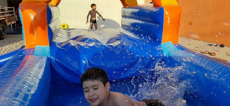 Brinquedos infláveis para o verão